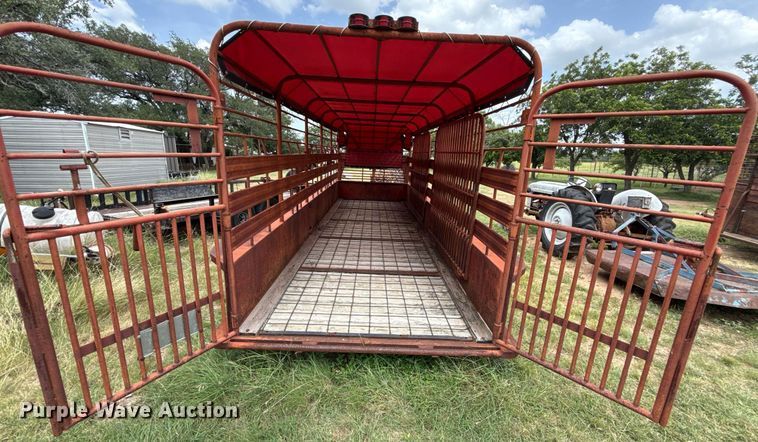 image for item DX5604 2001 Dugan livestock trailer