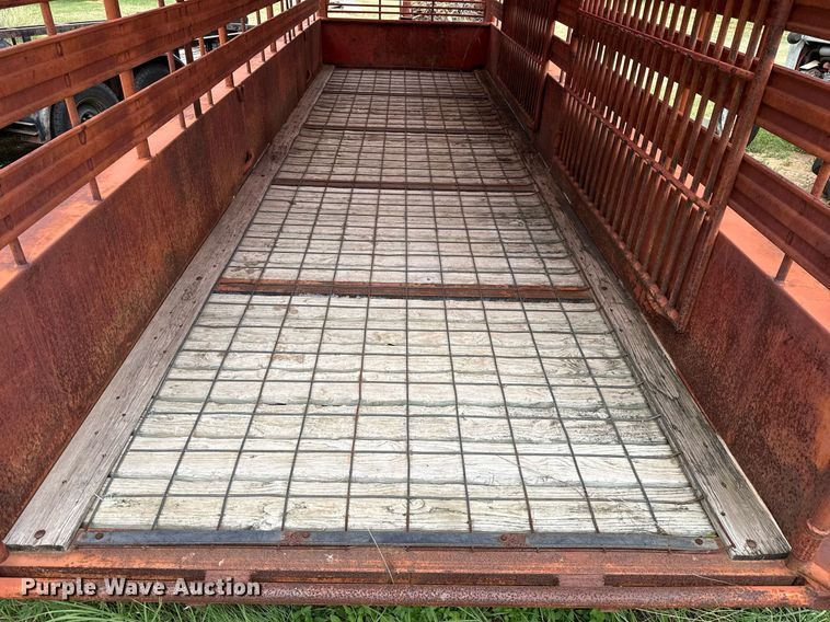 image for item DX5604 2001 Dugan livestock trailer