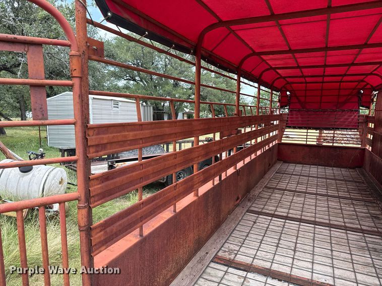 image for item DX5604 2001 Dugan livestock trailer