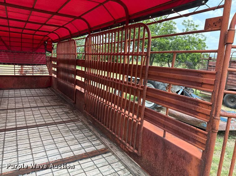 image for item DX5604 2001 Dugan livestock trailer