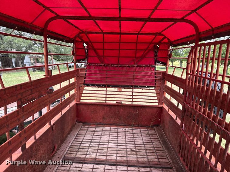 image for item DX5604 2001 Dugan livestock trailer