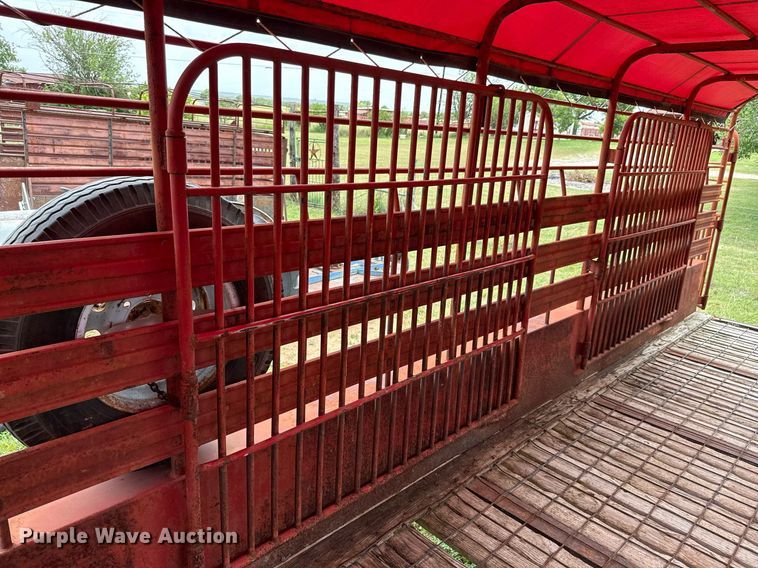 image for item DX5604 2001 Dugan livestock trailer