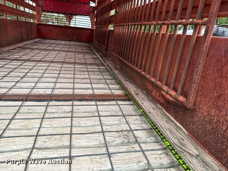 image for item DX5604 2001 Dugan livestock trailer