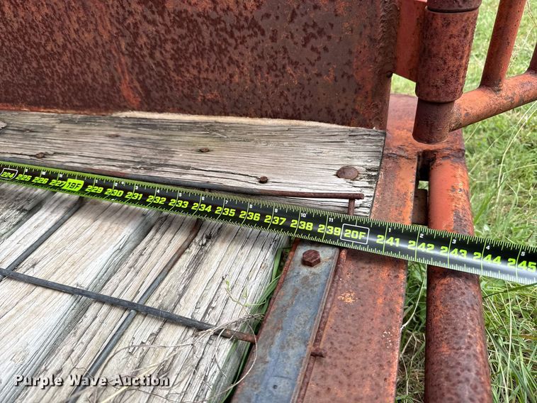 image for item DX5604 2001 Dugan livestock trailer