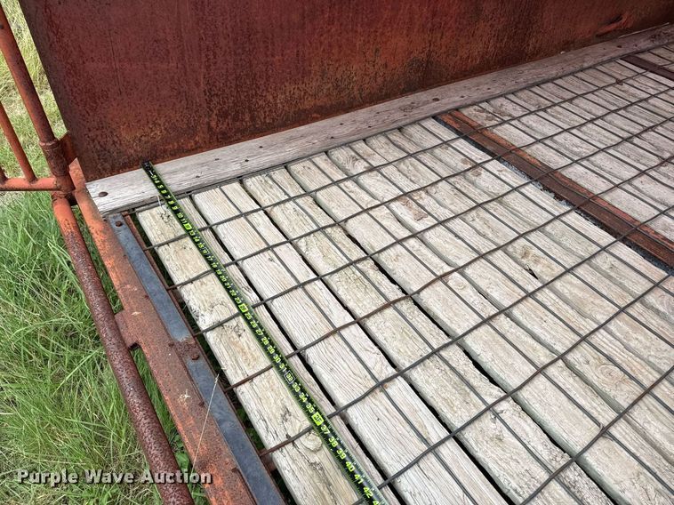 image for item DX5604 2001 Dugan livestock trailer