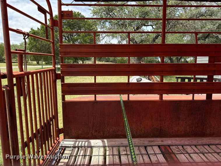 image for item DX5604 2001 Dugan livestock trailer