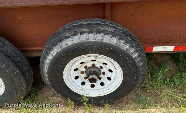 image for item DX5604 2001 Dugan livestock trailer