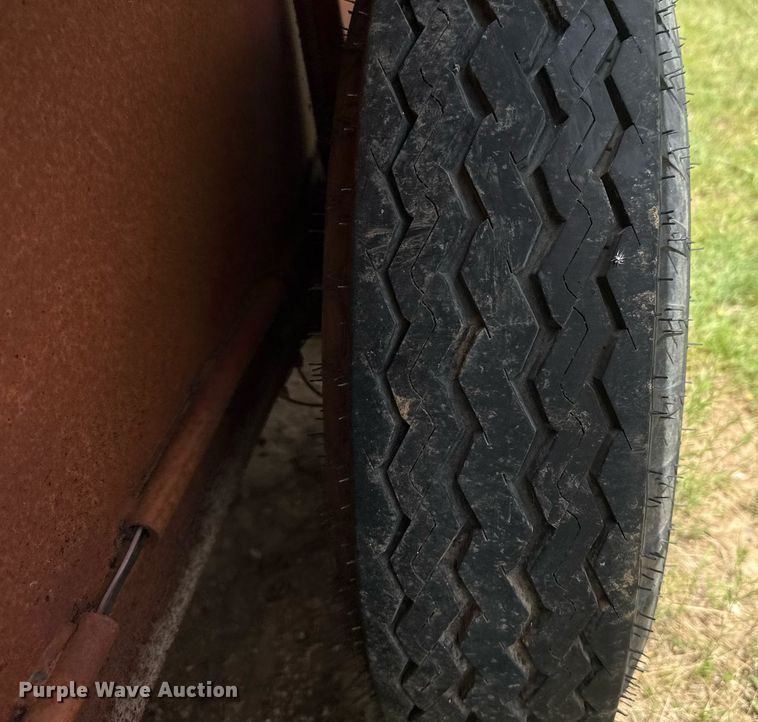 image for item DX5604 2001 Dugan livestock trailer