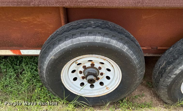 image for item DX5604 2001 Dugan livestock trailer