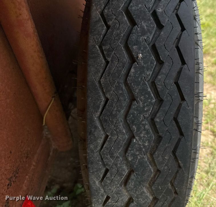 image for item DX5604 2001 Dugan livestock trailer