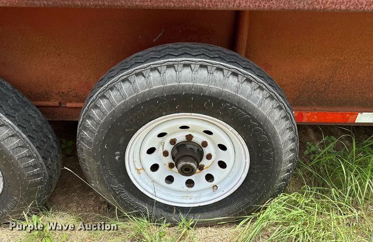 image for item DX5604 2001 Dugan livestock trailer