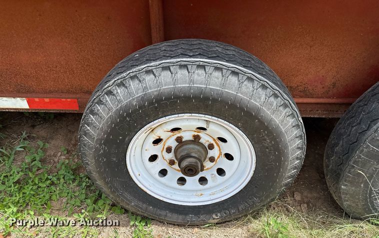 image for item DX5604 2001 Dugan livestock trailer