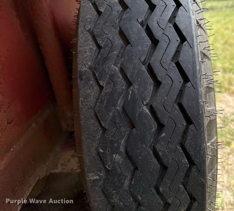 image for item DX5604 2001 Dugan livestock trailer