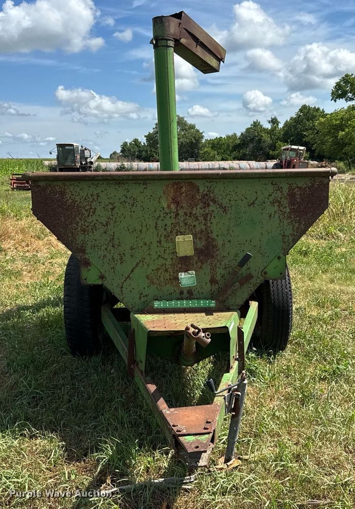 image for item DY0301 John Deere 68 gravity wagon