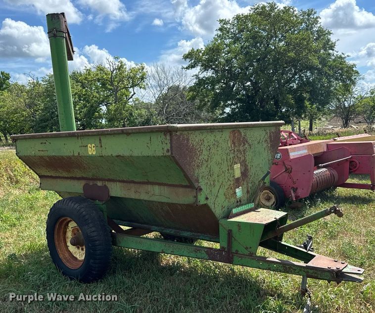 image for item DY0301 John Deere 68 gravity wagon