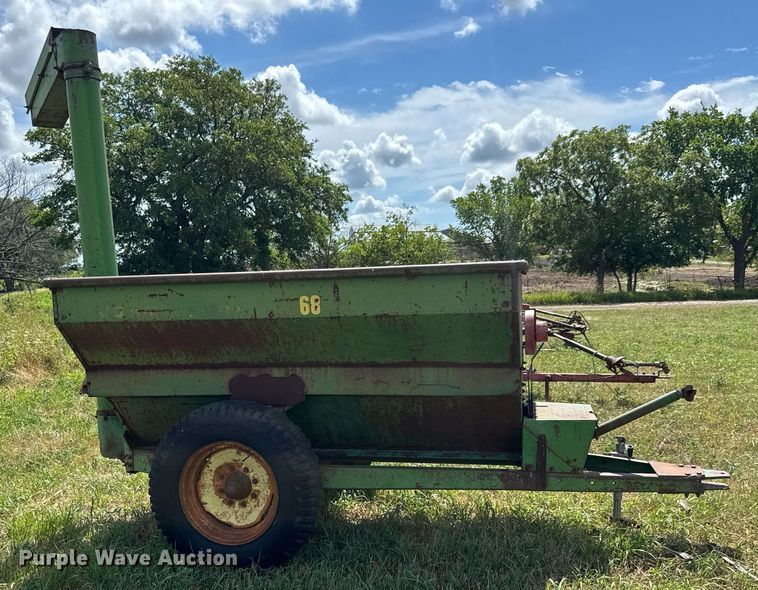 image for item DY0301 John Deere 68 gravity wagon