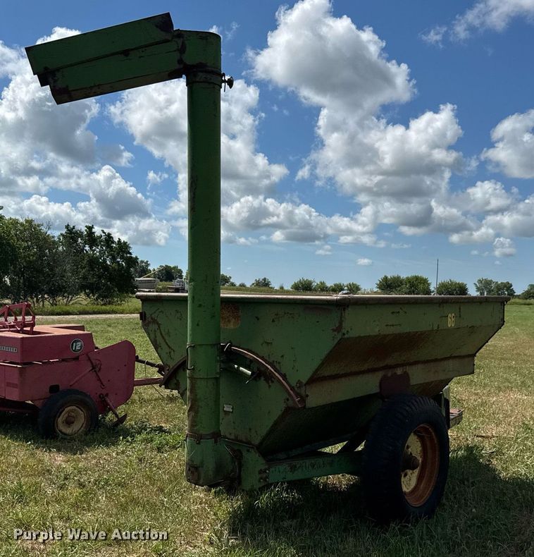 image for item DY0301 John Deere 68 gravity wagon