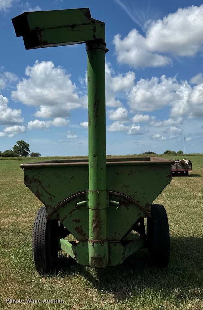 image for item DY0301 John Deere 68 gravity wagon