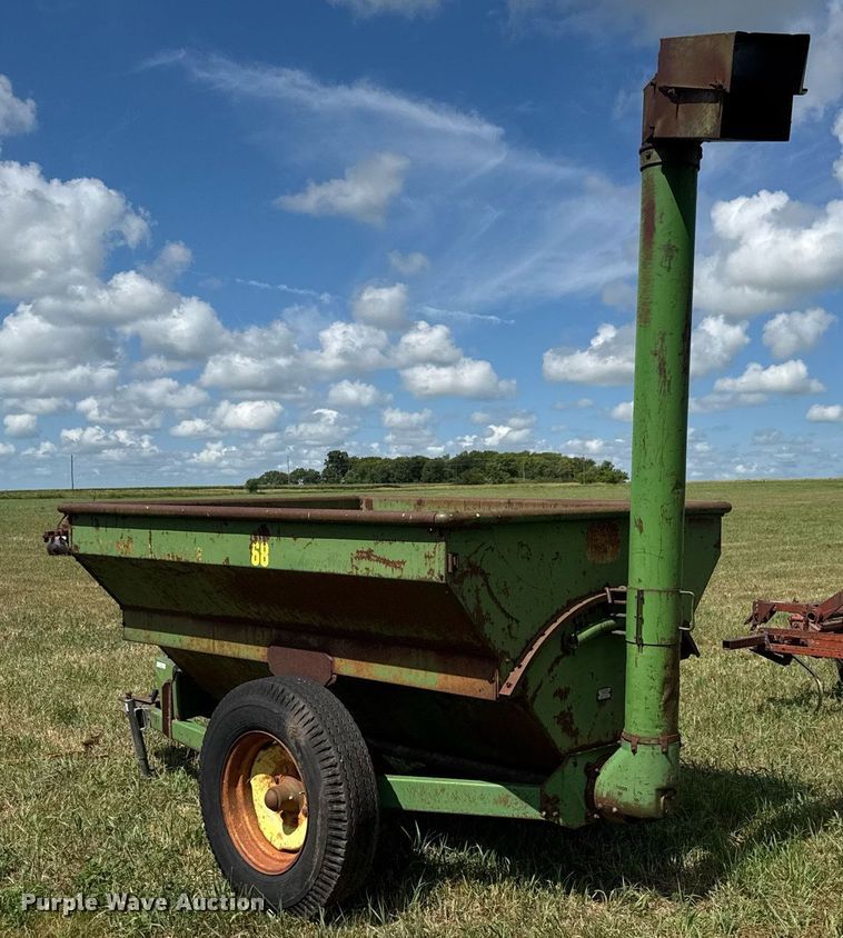 image for item DY0301 John Deere 68 gravity wagon