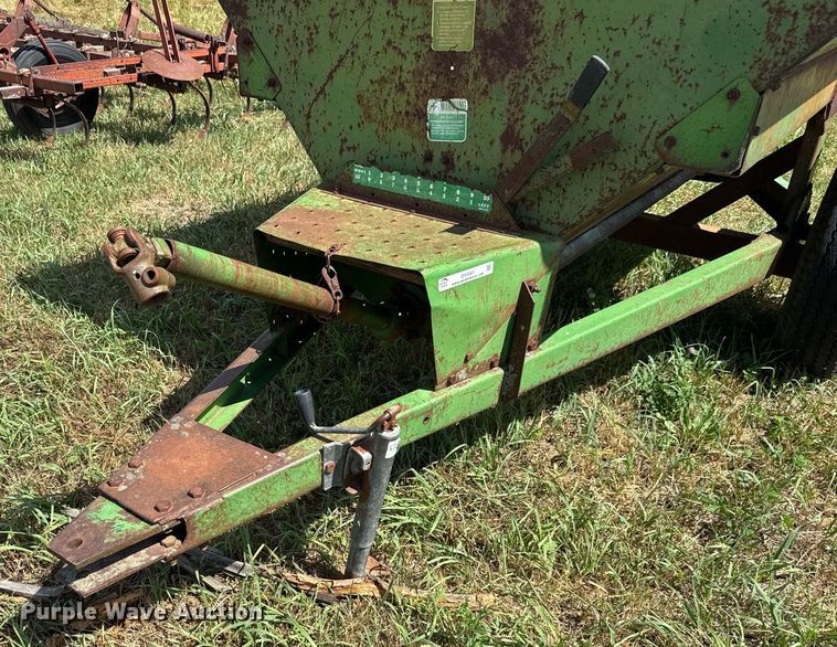 image for item DY0301 John Deere 68 gravity wagon