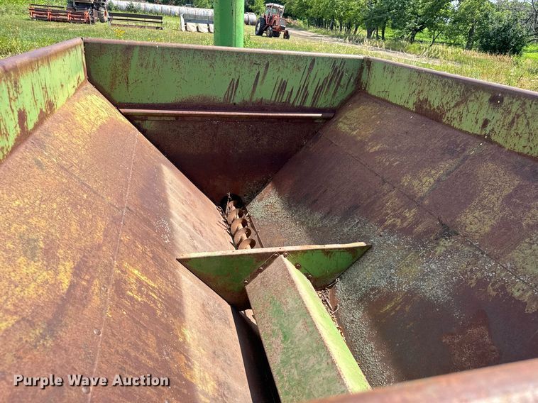 image for item DY0301 John Deere 68 gravity wagon