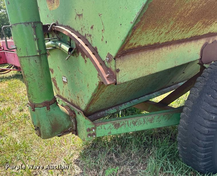 image for item DY0301 John Deere 68 gravity wagon
