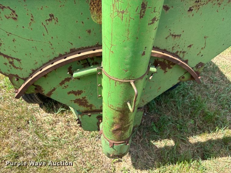 image for item DY0301 John Deere 68 gravity wagon