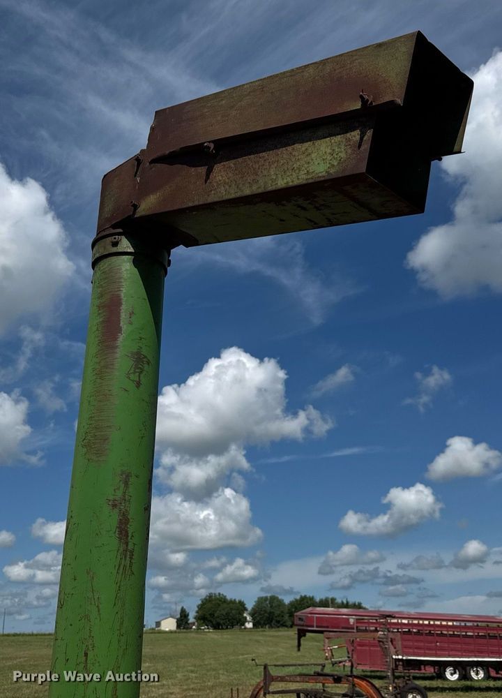 image for item DY0301 John Deere 68 gravity wagon