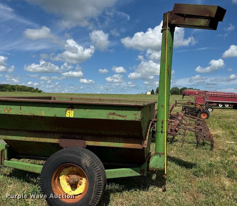 image for item DY0301 John Deere 68 gravity wagon