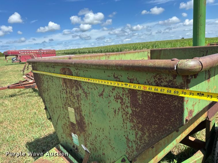 image for item DY0301 John Deere 68 gravity wagon