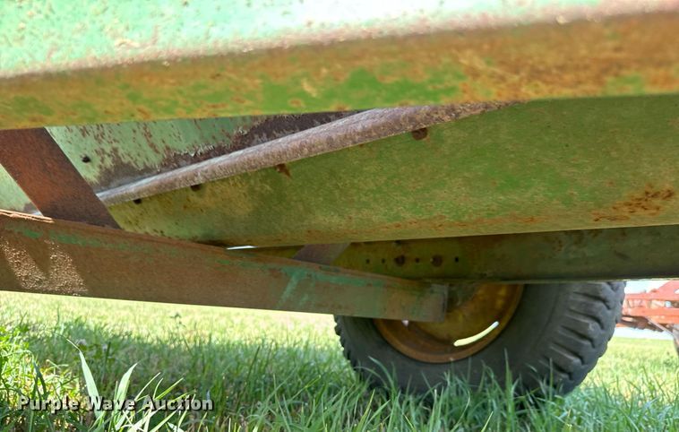 image for item DY0301 John Deere 68 gravity wagon
