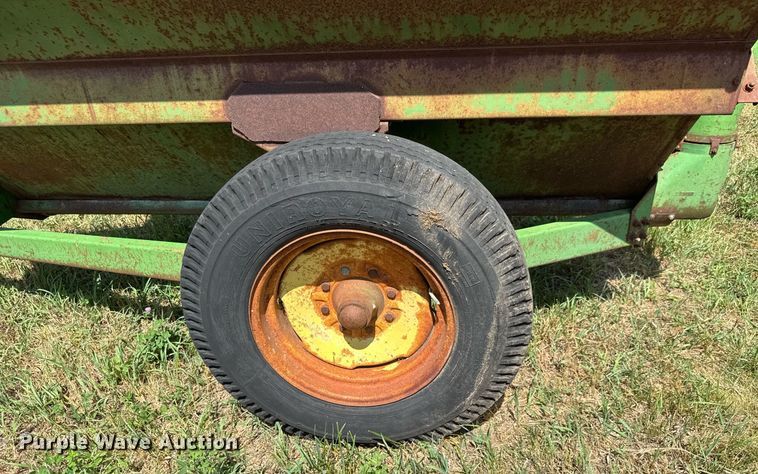 image for item DY0301 John Deere 68 gravity wagon