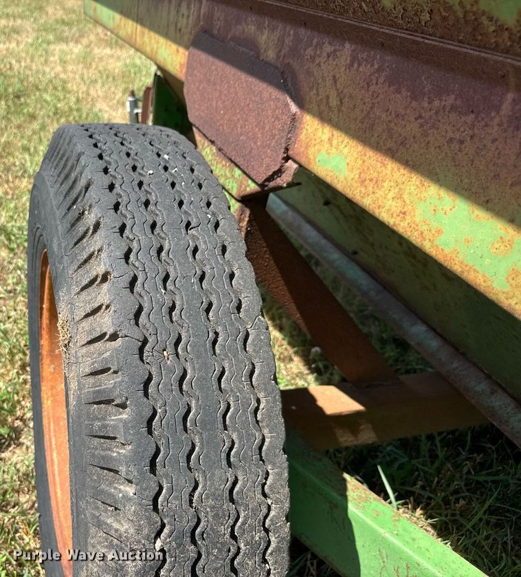 image for item DY0301 John Deere 68 gravity wagon