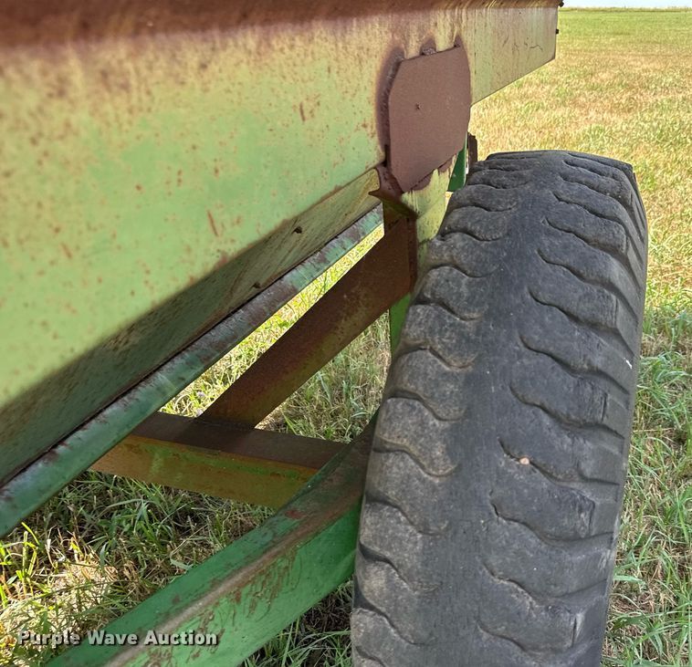 image for item DY0301 John Deere 68 gravity wagon