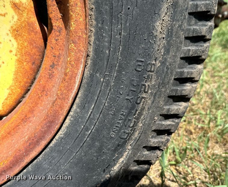 image for item DY0301 John Deere 68 gravity wagon