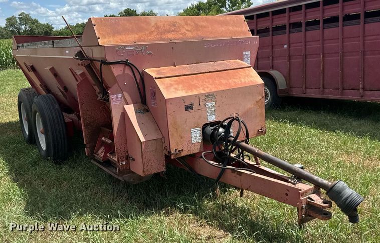 image for item DY0306 Gehl Scavenger II 315 Manure spreader