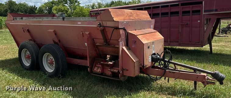 image for item DY0306 Gehl Scavenger II 315 Manure spreader