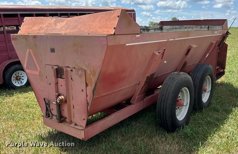 image for item DY0306 Gehl Scavenger II 315 Manure spreader