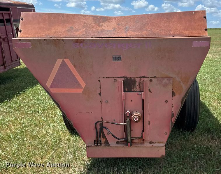 image for item DY0306 Gehl Scavenger II 315 Manure spreader