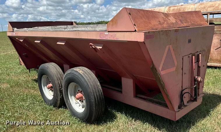 image for item DY0306 Gehl Scavenger II 315 Manure spreader