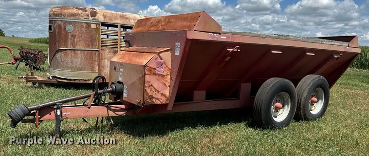 image for item DY0306 Gehl Scavenger II 315 Manure spreader