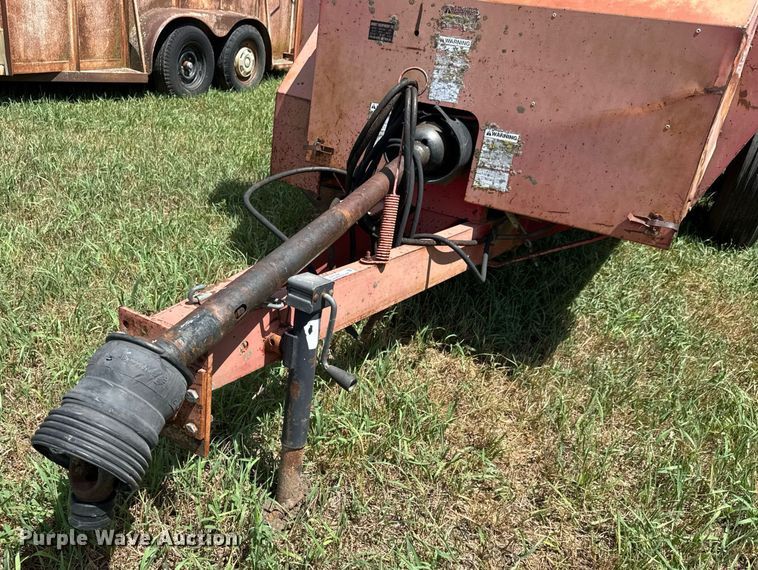 image for item DY0306 Gehl Scavenger II 315 Manure spreader