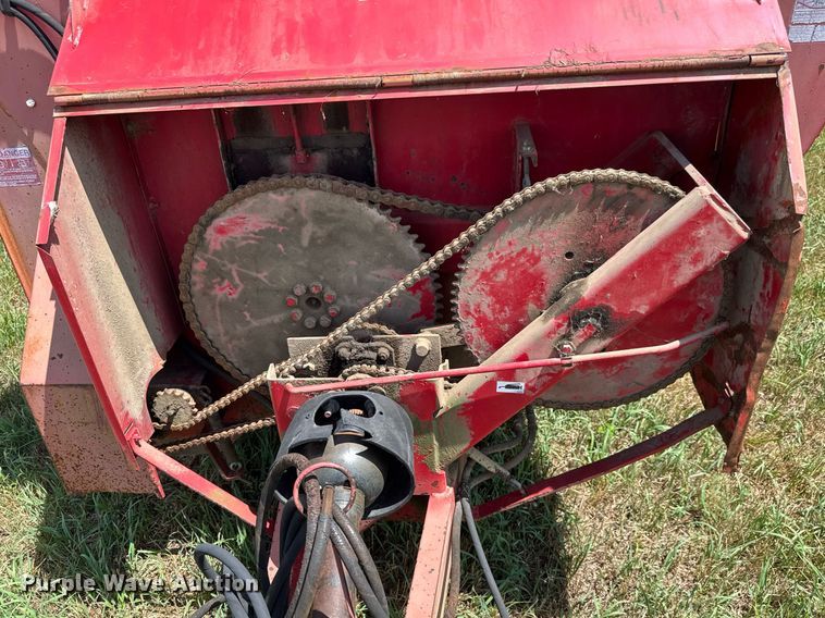 image for item DY0306 Gehl Scavenger II 315 Manure spreader