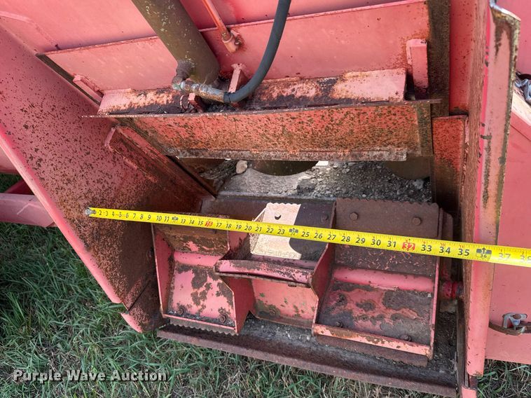 image for item DY0306 Gehl Scavenger II 315 Manure spreader