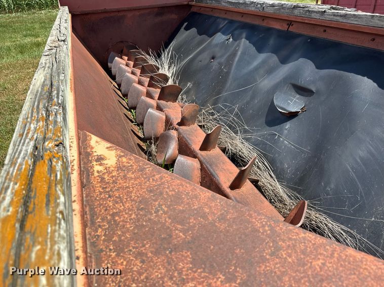 image for item DY0306 Gehl Scavenger II 315 Manure spreader