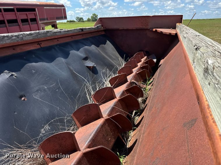 image for item DY0306 Gehl Scavenger II 315 Manure spreader