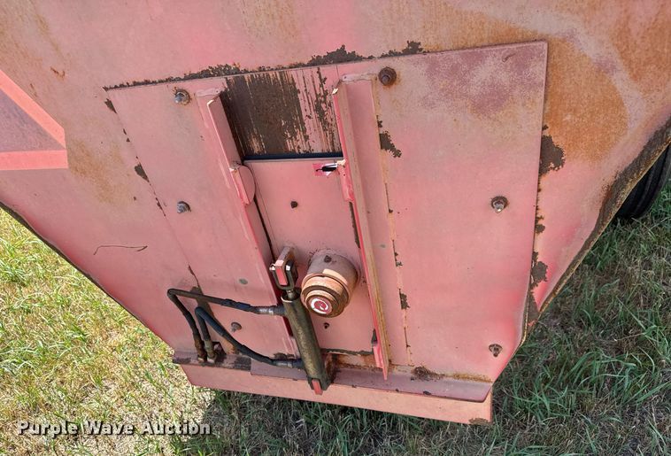 image for item DY0306 Gehl Scavenger II 315 Manure spreader