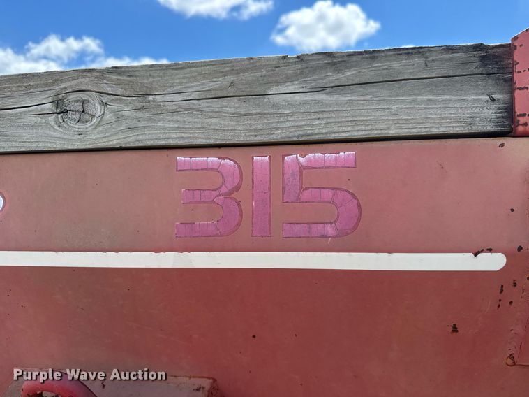 image for item DY0306 Gehl Scavenger II 315 Manure spreader