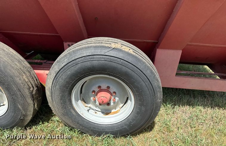 image for item DY0306 Gehl Scavenger II 315 Manure spreader