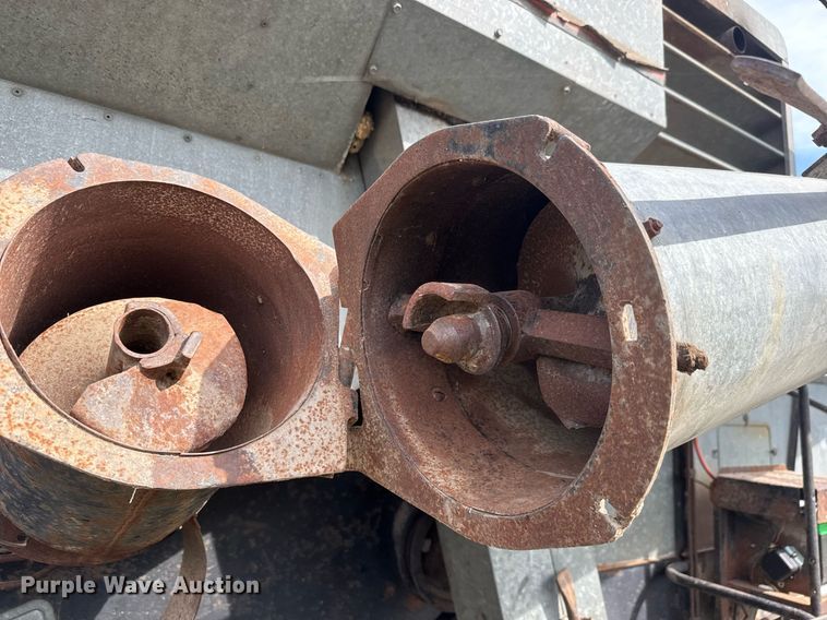 image for item DY0308 Gleaner F combine